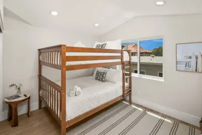3 Minute Walk to Beach 4 Bedroom Home - image 15 of 32