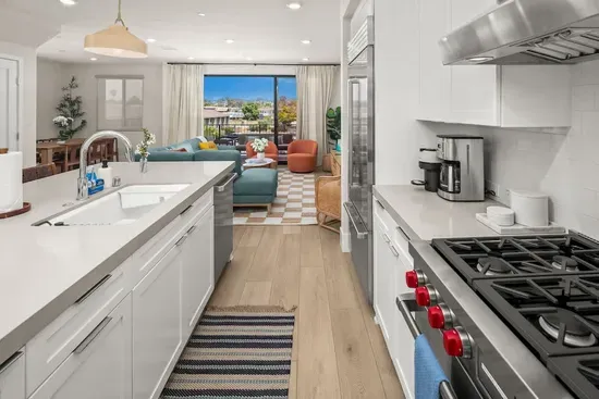 3 Minute Walk to Beach 4 Bedroom Home