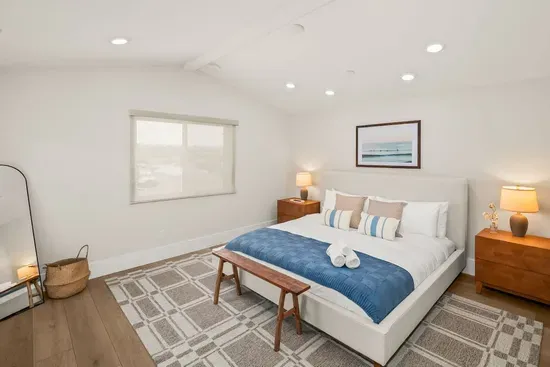 3 Minute Walk to Beach 4 Bedroom Home