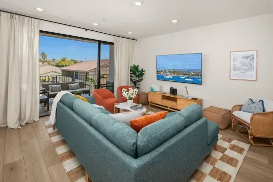 3 Minute Walk to Beach 4 Bedroom Home