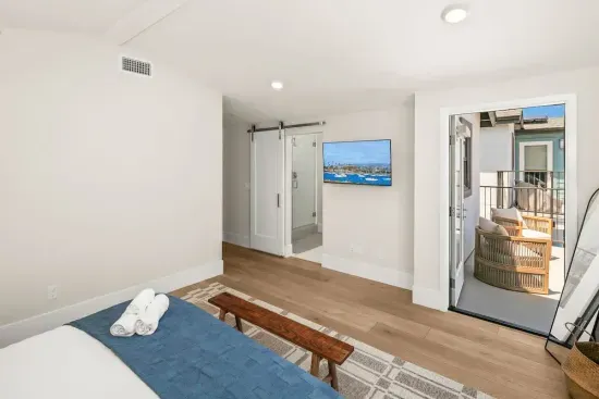 3 Minute Walk to Beach 4 Bedroom Home