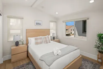 3 Minute Walk to Beach 4 Bedroom Home - image 11 of 32