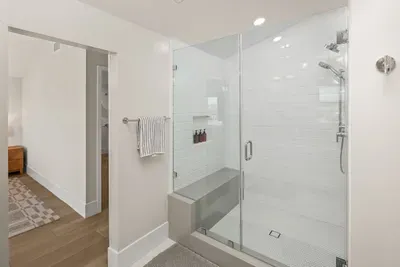 3 Minute Walk to Beach 4 Bedroom Home - image 19 of 32