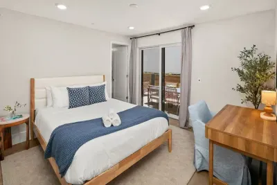 3 Minute Walk to Beach 4 Bedroom Home - image 12 of 32
