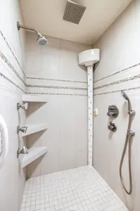 Hot Tub, Pool, 3Bed Home - image 18 of 30
