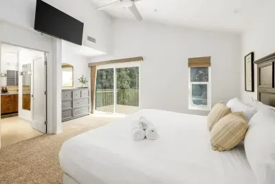 Hot Tub, Pool, 3Bed Home - image 11 of 30
