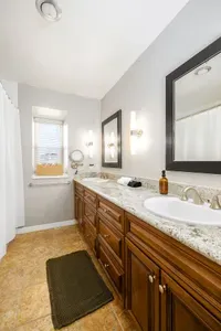 Hot Tub, Pool, 3Bed Home - image 17 of 30