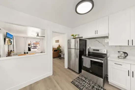 2 Bedroom with Ocean Views, Large Deck, Remodeled