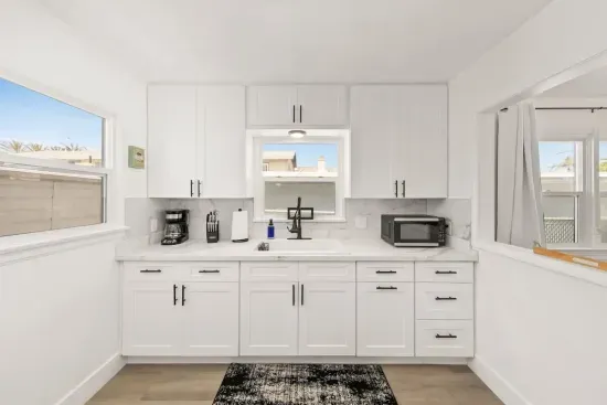 2 Bedroom with Ocean Views, Large Deck, Remodeled
