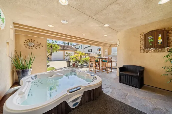Hot Tub, Ocean Views, 3 Bedroom Private Home - image 4 of 39