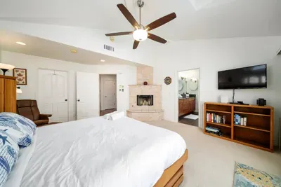 Hot Tub, Ocean Views, 3 Bedroom Private Home - image 17 of 39
