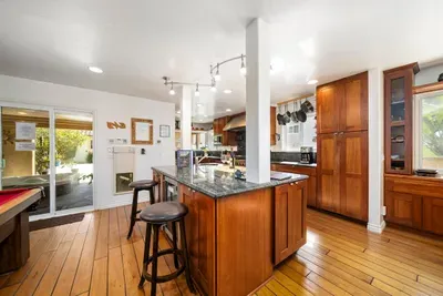Hot Tub, Ocean Views, 3 Bedroom Private Home - image 13 of 39