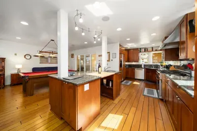 Hot Tub, Ocean Views, 3 Bedroom Private Home - image 19 of 39