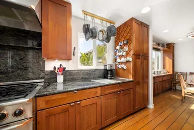 Hot Tub, Ocean Views, 3 Bedroom Private Home - image 11 of 39