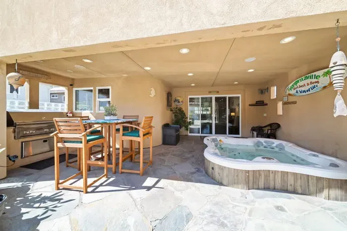 Hot Tub, Ocean Views, 3 Bedroom Private Home - image 5 of 39