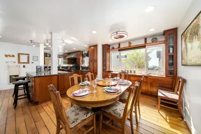 Hot Tub, Ocean Views, 3 Bedroom Private Home - image 14 of 39