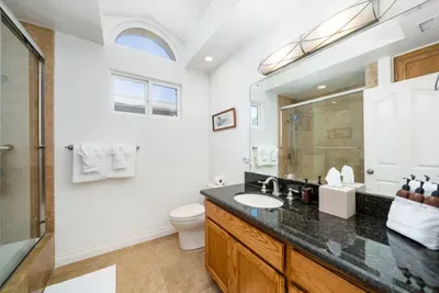 Hot Tub, Ocean Views, 3 Bedroom Private Home - image 27 of 39