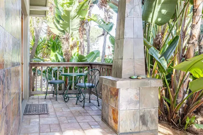 Vintage Beach Bungalow - image 4 of 17