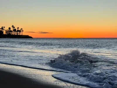 beach-wave-at-sunrise-2026-03-09-03-24-12-utc