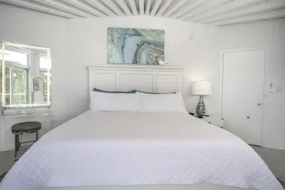 Tempurpedic Adjustable King bed in main