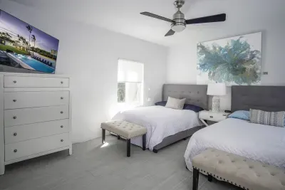 Guest bedroom 1 with Queen and Full beds