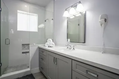 1st floor bedroom ensuite