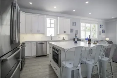 Bosch stainless steel appliances throughout