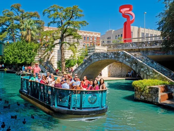 River-Walk-Blue-Barge-credit-visitsanantonio.jpg