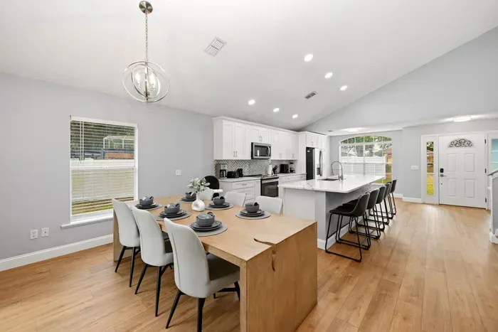 24-web-or-mls-4411-white-oak-cir