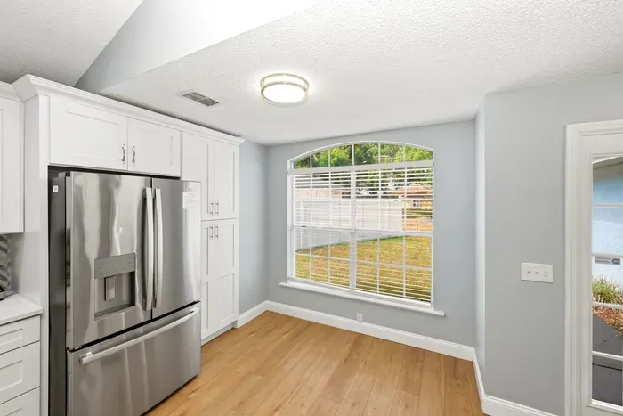 21-web-or-mls-4411-white-oak-cir