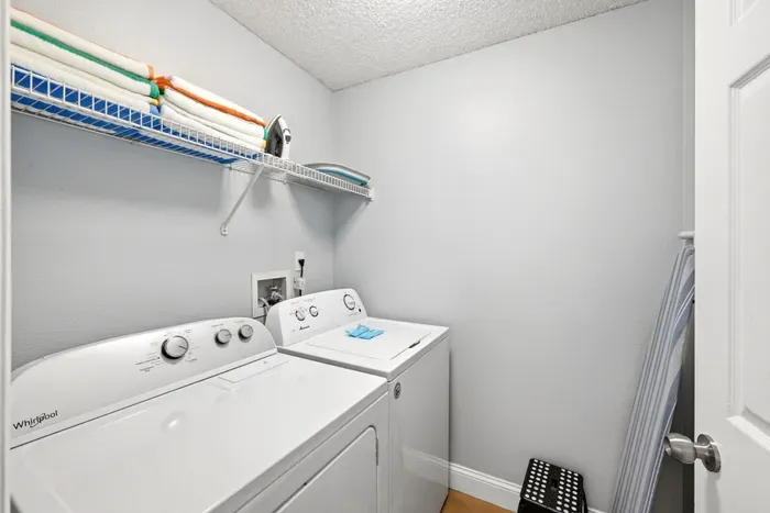 61-web-or-mls-4411-white-oak-cir