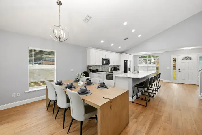 24-web-or-mls-4411-white-oak-cir