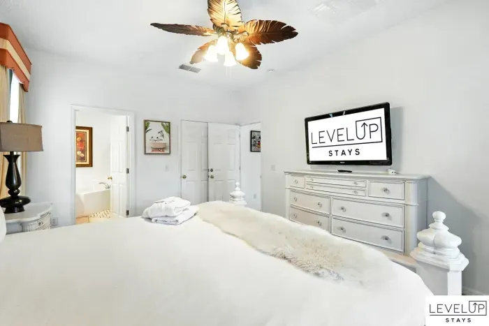 28-print-8520 Sunrise Key Dr_28.jpg