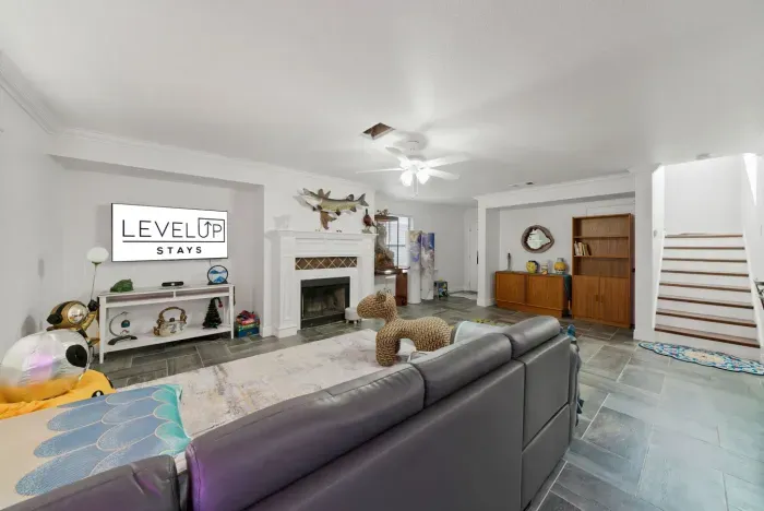 10111 Sungate Park-8.jpg