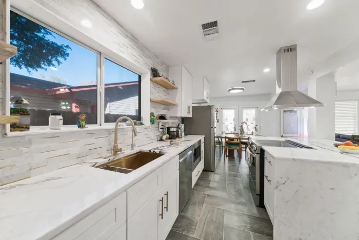 10111 Sungate Park-16.jpg