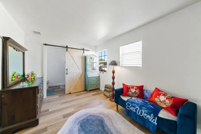 10111 Sungate Park-23.jpg