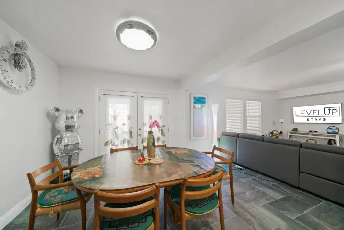 10111 Sungate Park-20.jpg