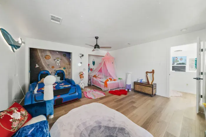 10111 Sungate Park-24.jpg