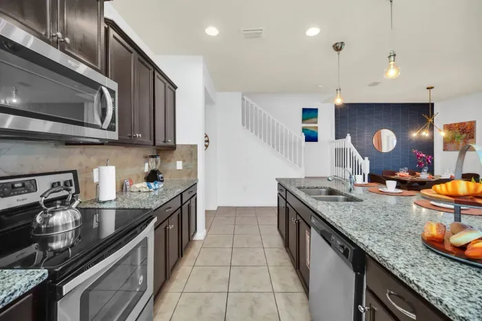 8891 Geneve Ct, Windsor at Westside_15.jpg