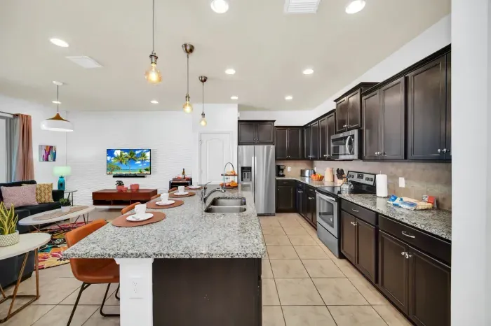 8891 Geneve Ct, Windsor at Westside_06.jpg