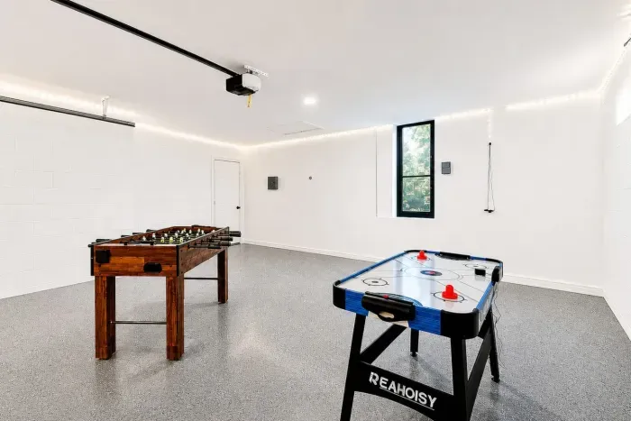 8050_King_Palm_GameRoom_Hero_AI_pro_squeezed
