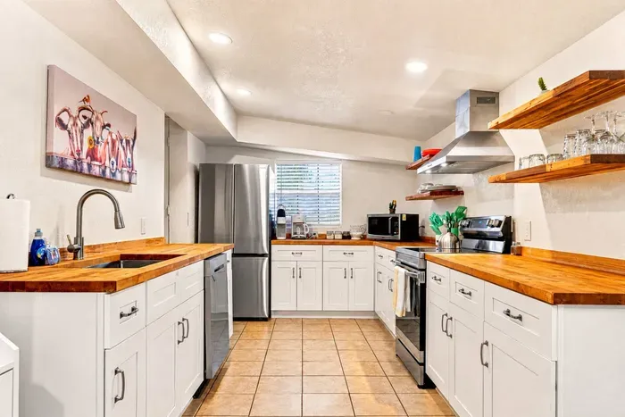 Bright casita kitchen with full appliances