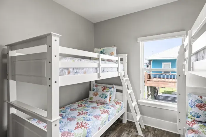 29-2003 Vista Dr-28.jpg