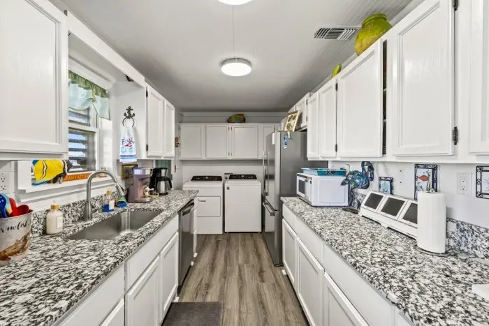 15-920 4th St-10.jpg