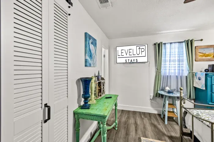 24-920 4th St-17.jpg