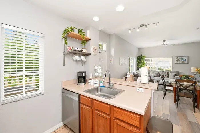 12-web-or-mls-4560-yellowgold-rd-e-27-101