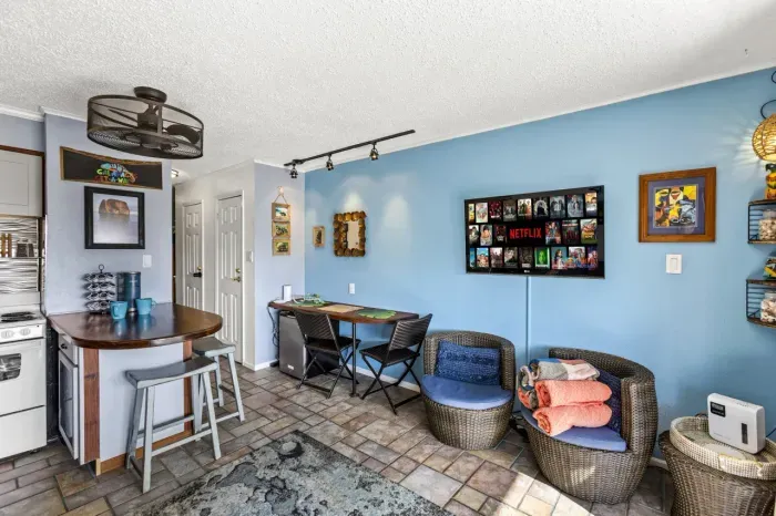 14-6102SeawallBlvd_162-14 (1).jpg