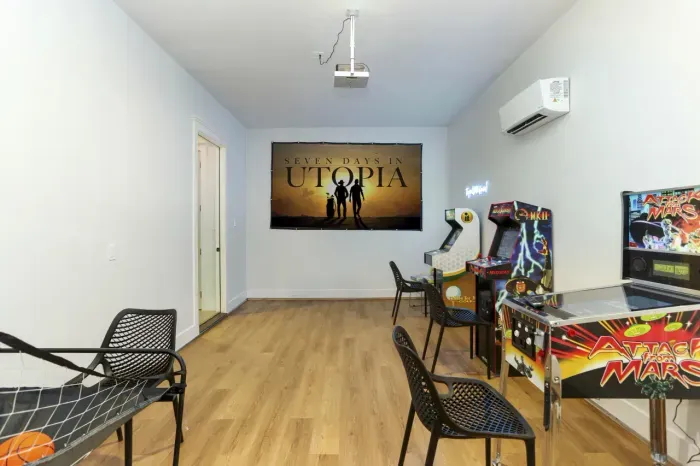 39_Derek_Gisriel_23_morning_dew_1_airbnb7 (1).jpg