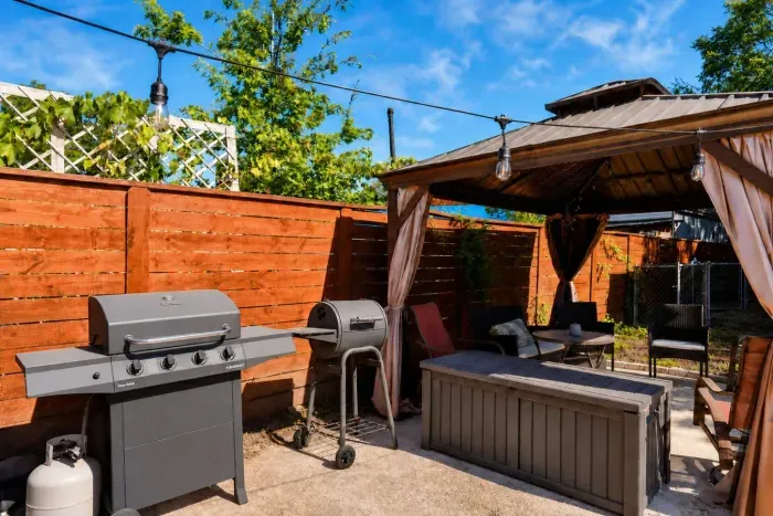 Hearth_Ember_Shared_Grill_Rust_Corrected_02_AI_pro