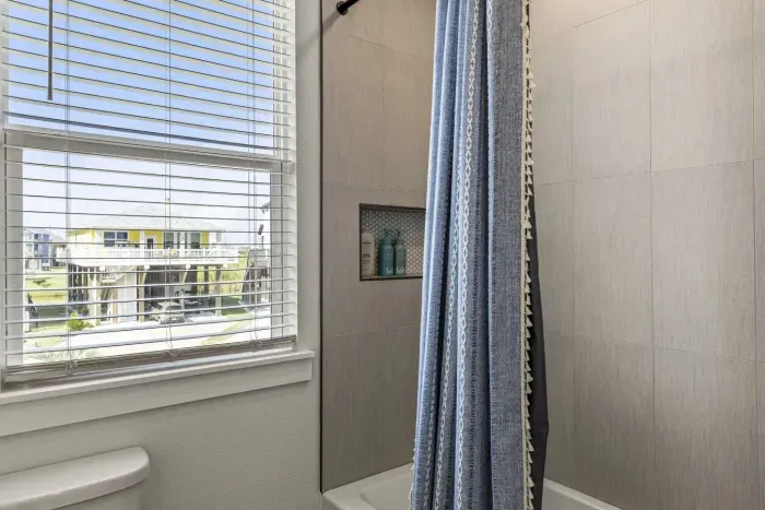 42-1990 Royalville Ct-28.jpg